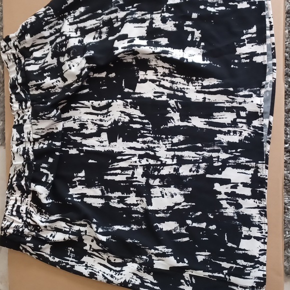 Susan Graver style plus size 2X skirt black and white elastic waist - Picture 9 of 9